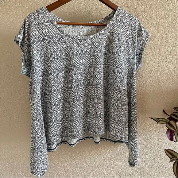 Asymetrical Hem Short Sleeve Boho Print AEO Top - Picture 3 of 4